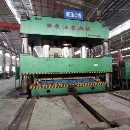 2000吨四柱液压机。有效台面2.5x4.5米。移动台多点顶出。